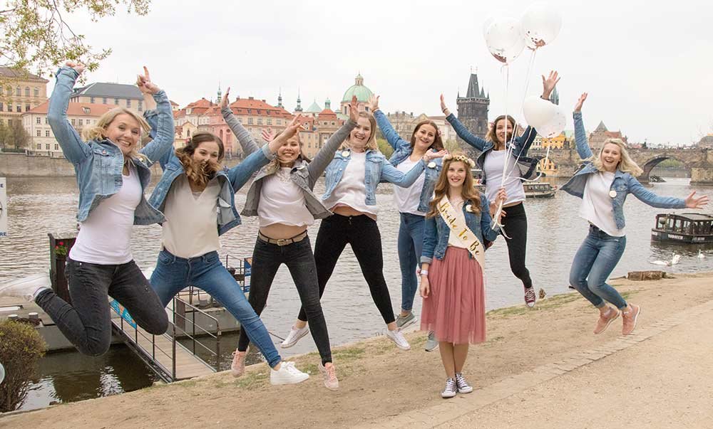 Junggesellinnengruppe in Prag